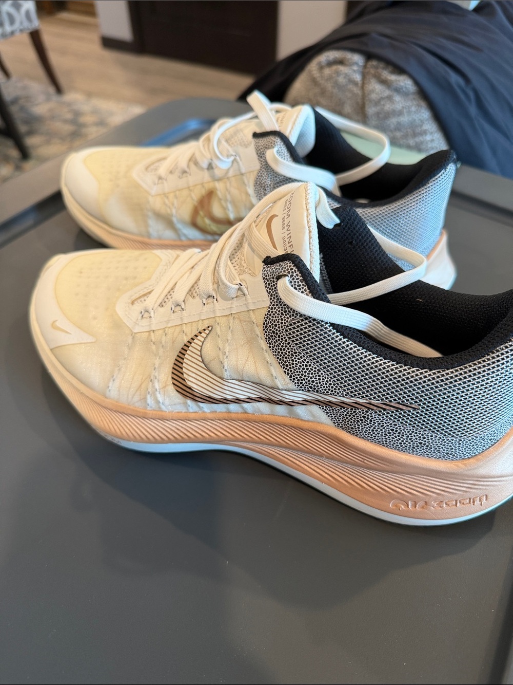 Nike Zoom Winflo 8 Women’s Running Shoes White Metallic Bronze